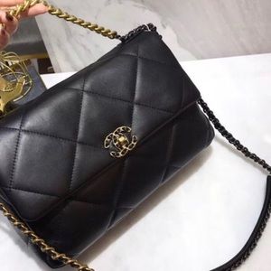 Meet your Posher, Monica